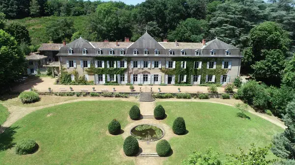 Borne de Recharge Maison Entreprise borne de recharge Charbonnières-les-Bains